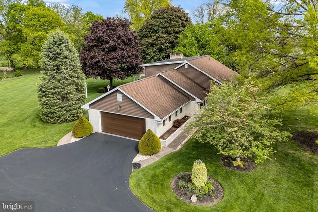 4 BANBURY RD, Hummelstown, PA 17036