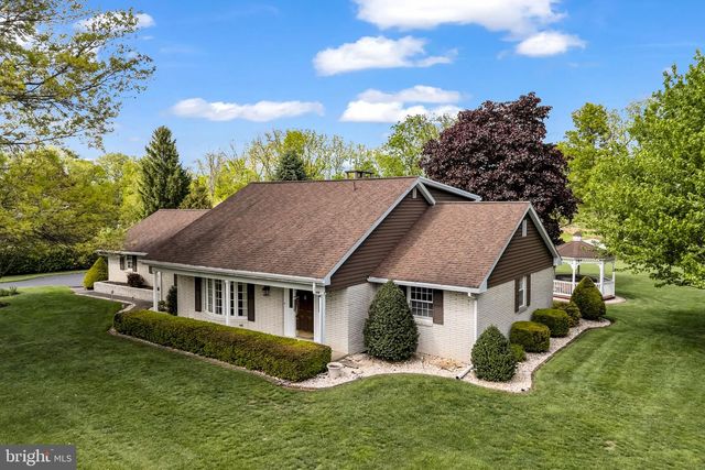 4 BANBURY RD, Hummelstown, PA 17036