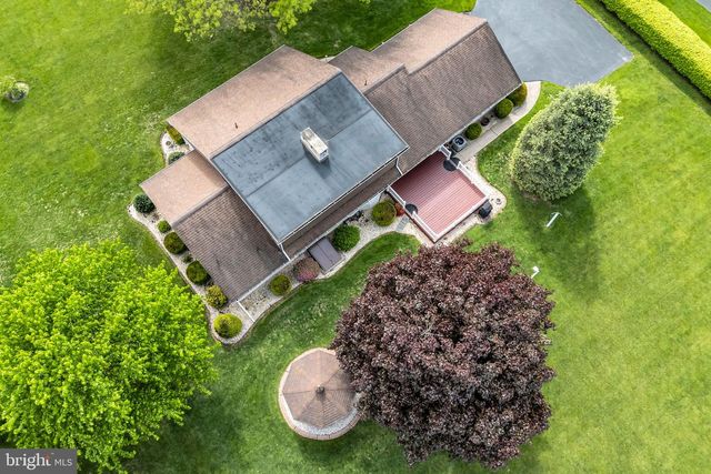 4 BANBURY RD, Hummelstown, PA 17036