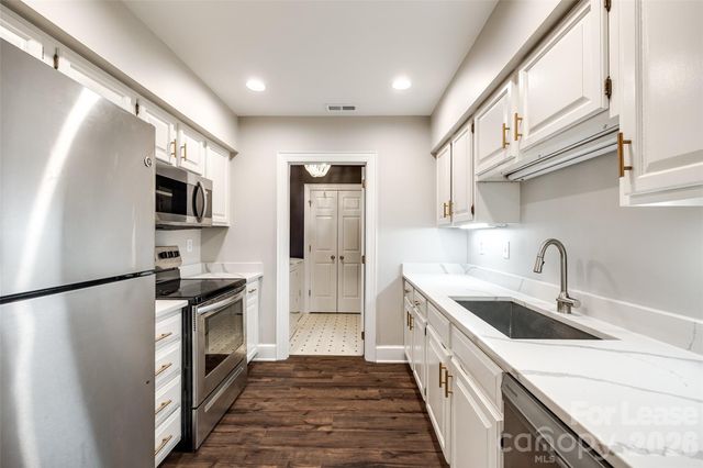 2220 Roswell Avenue, Charlotte, NC 28207
