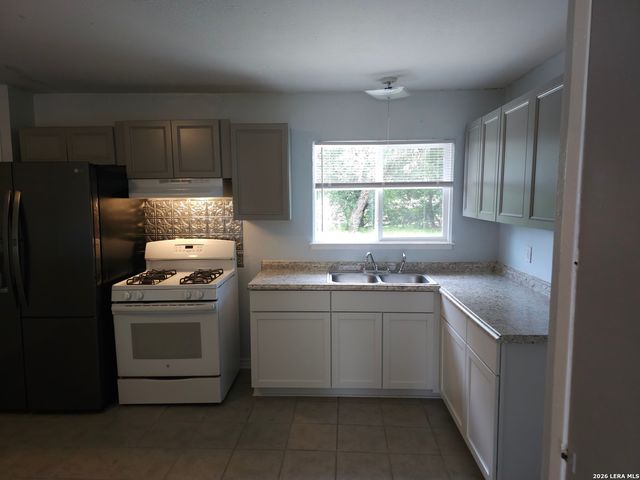 5619 Stonybrook Dr, San Antonio, TX 78242