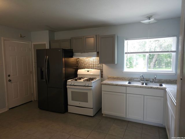 5619 Stonybrook Dr, San Antonio, TX 78242