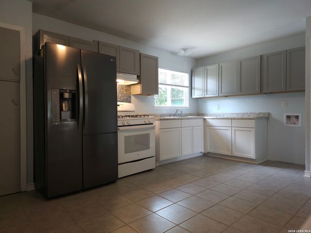 5619 Stonybrook Dr, San Antonio, TX 78242