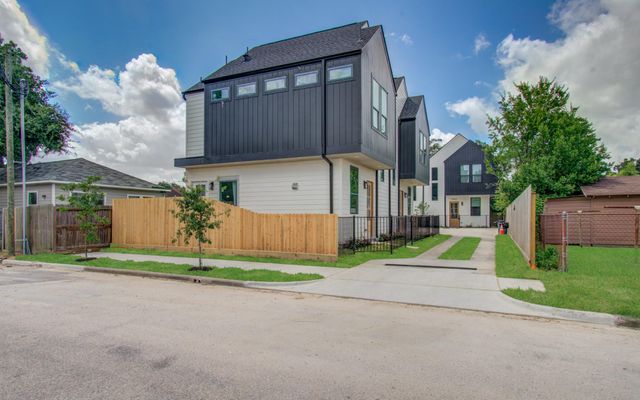 1308 Tarley Street A, Houston, TX 77009