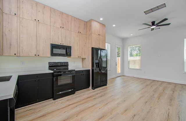 1308 Tarley Street A, Houston, TX 77009