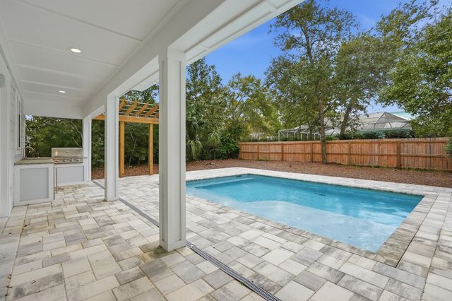 465 Seacrest Drive, Seacrest, FL 32461