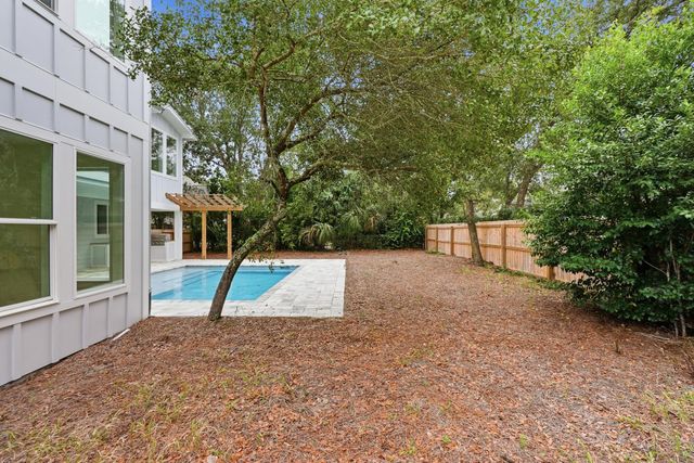 465 Seacrest Drive, Seacrest, FL 32461