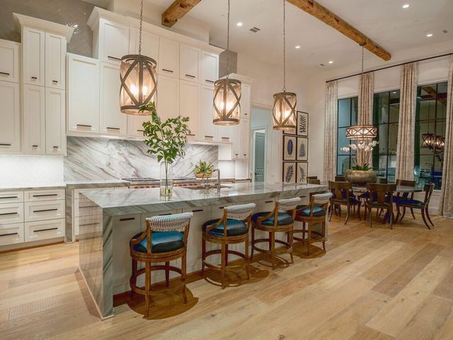 6 Heritage Court, Houston, TX 77024