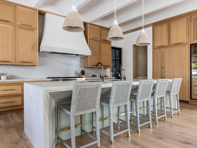 6 Heritage Court, Houston, TX 77024