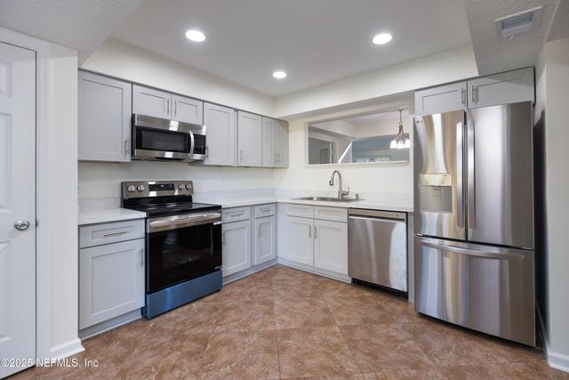 7265 OAKWOOD Drive, Jacksonville, FL 32211