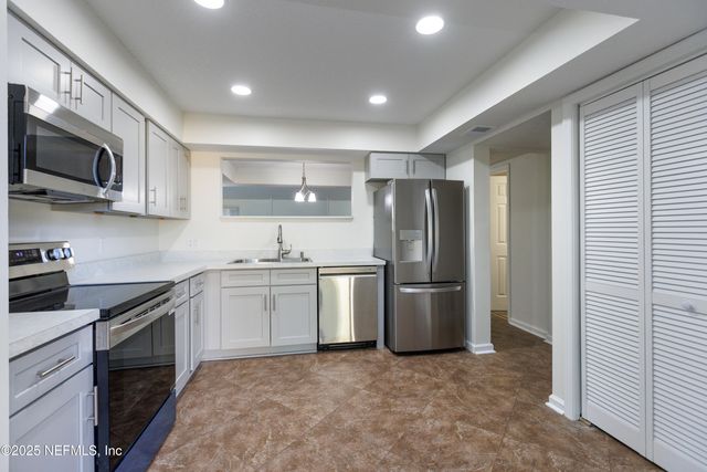 7265 OAKWOOD Drive, Jacksonville, FL 32211