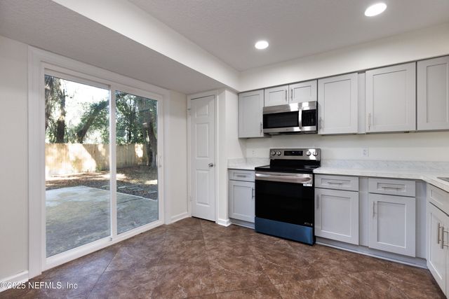 7265 OAKWOOD Drive, Jacksonville, FL 32211