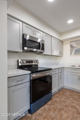 7265 OAKWOOD Drive, Jacksonville, FL 32211