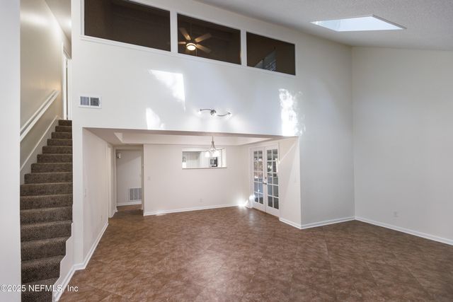 7265 OAKWOOD Drive, Jacksonville, FL 32211