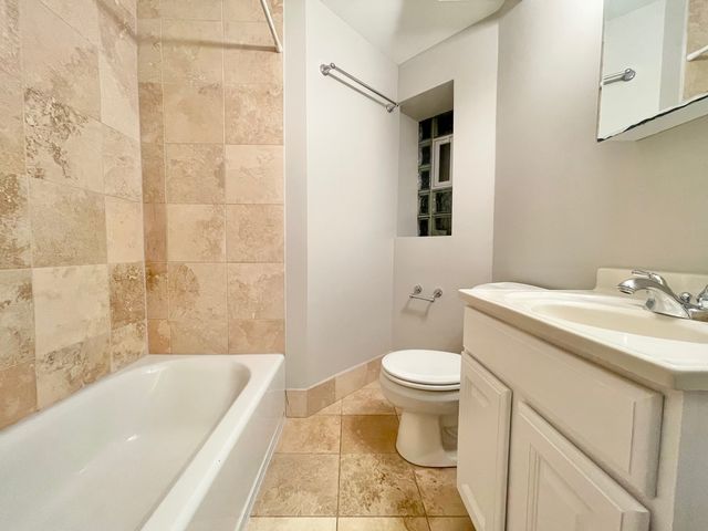 2801 N Seminary Avenue 1S, Chicago, IL 60657