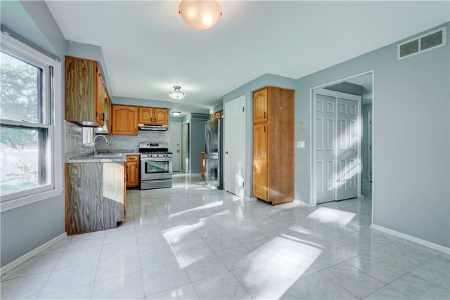 107 Crossroads Lane, Greece, NY 14612