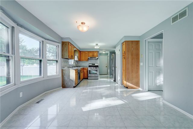 107 Crossroads Lane, Greece, NY 14612