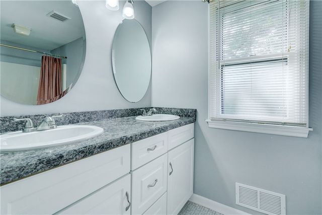 107 Crossroads Lane, Greece, NY 14612
