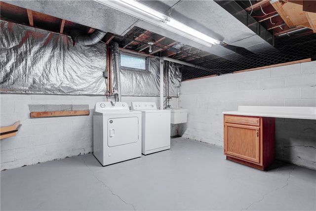 107 Crossroads Lane, Greece, NY 14612