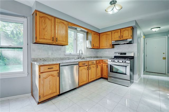 107 Crossroads Lane, Greece, NY 14612