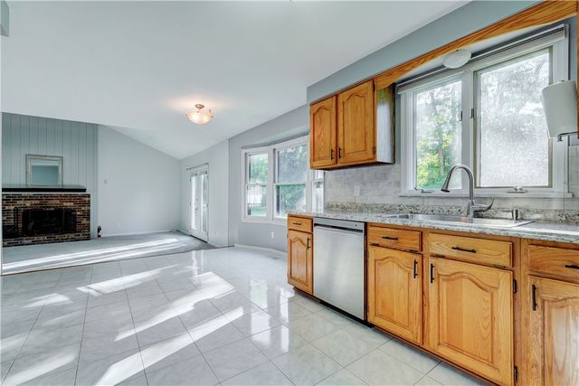 107 Crossroads Lane, Greece, NY 14612