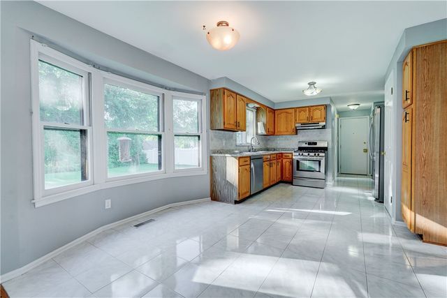 107 Crossroads Lane, Greece, NY 14612