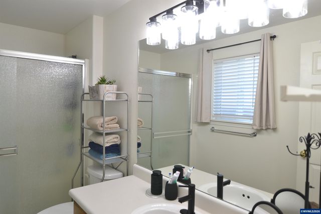 450 St Clair Wy, Eagle Point, OR 97524