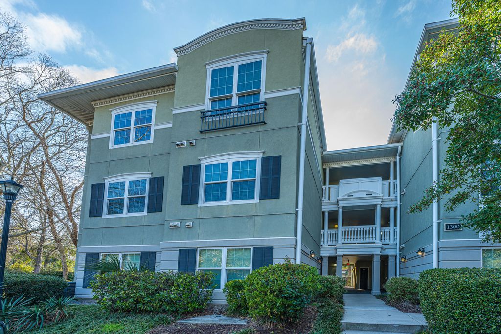 Image 2 of property listing at 1313 Telfair Way, Charleston, SC 29412