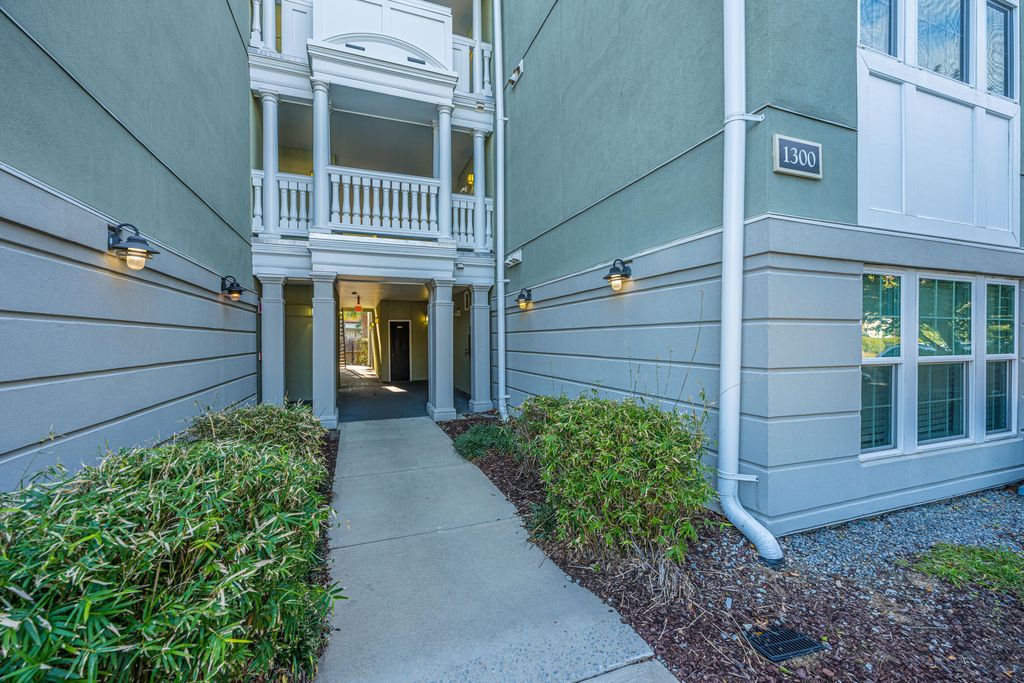 Image 6 of property listing at 1313 Telfair Way, Charleston, SC 29412