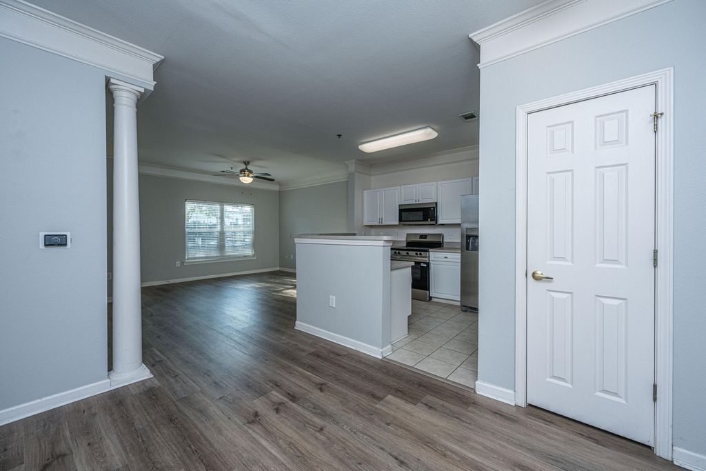 Image 7 of property listing at 1313 Telfair Way, Charleston, SC 29412