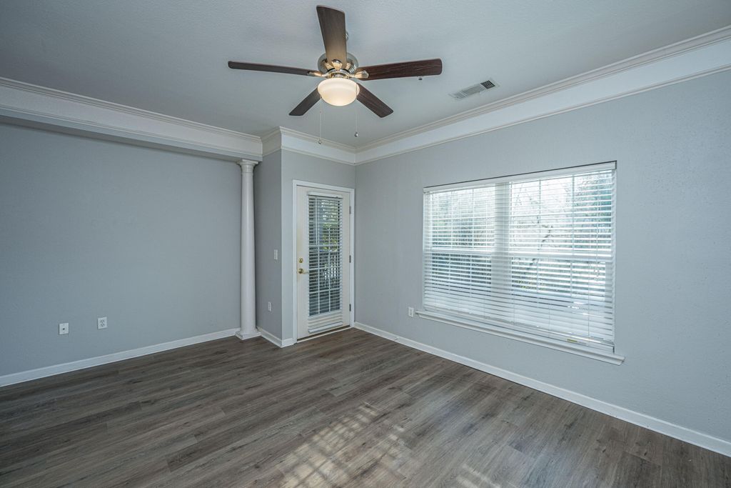 Image 9 of property listing at 1313 Telfair Way, Charleston, SC 29412