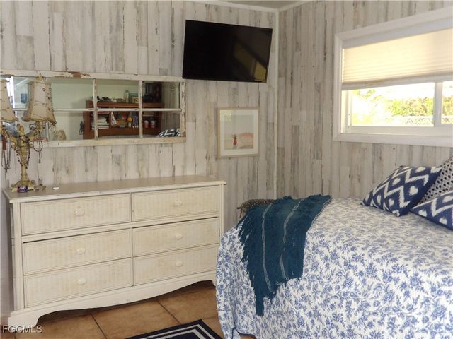 838 Hollyberry CT, North Fort Myers, FL 33917