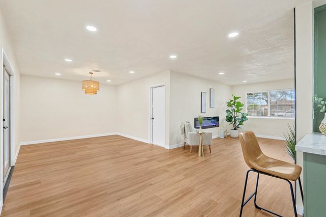 1317 S Spruce Street, Tulare, CA 93274