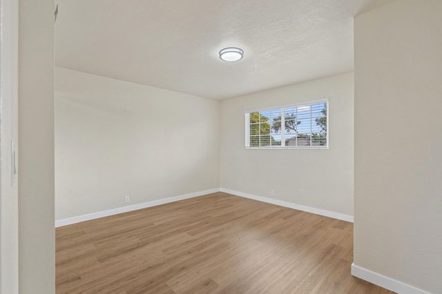 1317 S Spruce Street, Tulare, CA 93274