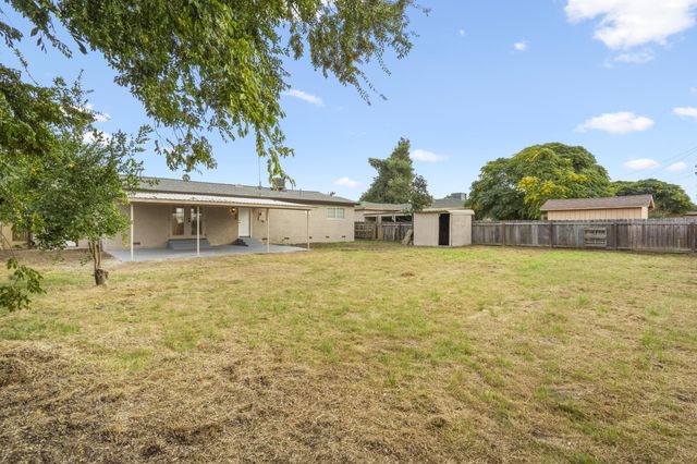 1317 S Spruce Street, Tulare, CA 93274