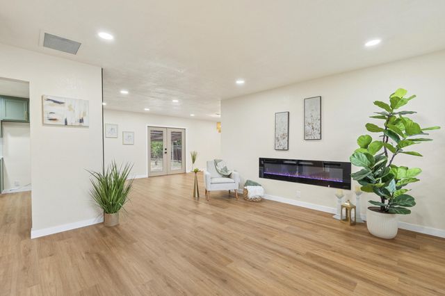 1317 S Spruce Street, Tulare, CA 93274