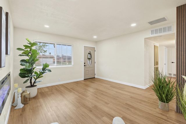 1317 S Spruce Street, Tulare, CA 93274