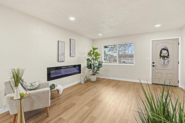 1317 S Spruce Street, Tulare, CA 93274