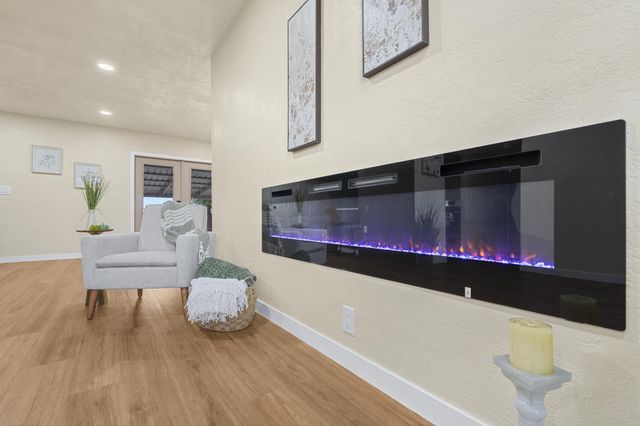 1317 S Spruce Street, Tulare, CA 93274