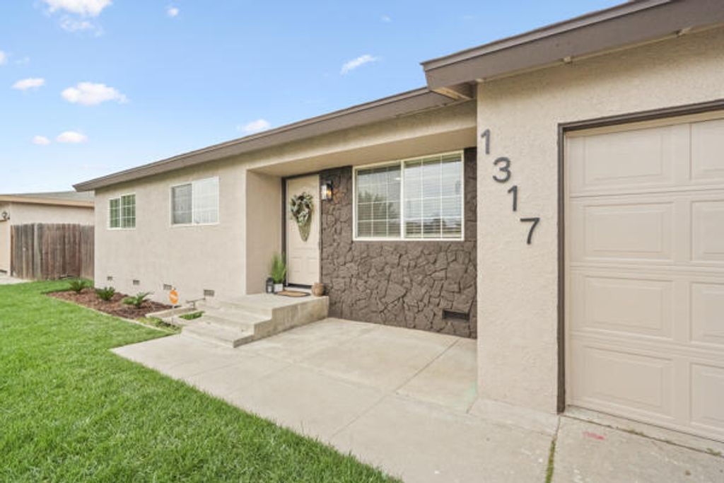 1317 S Spruce Street, Tulare, CA 93274