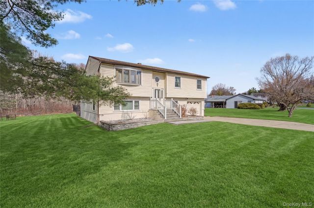 6 Adams Court, Monroe, NY 10950