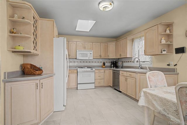 6 Adams Court, Monroe, NY 10950