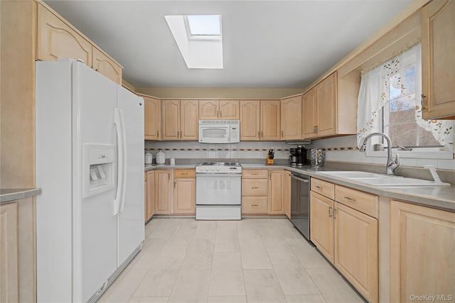 6 Adams Court, Monroe, NY 10950