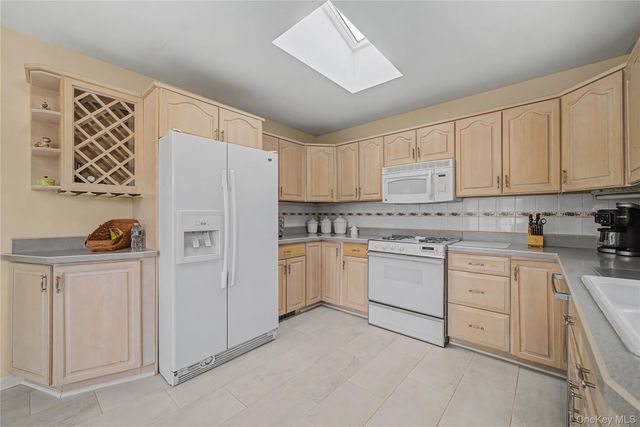 6 Adams Court, Monroe, NY 10950