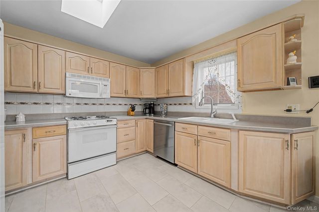 6 Adams Court, Monroe, NY 10950