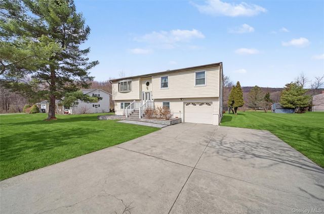 6 Adams Court, Monroe, NY 10950