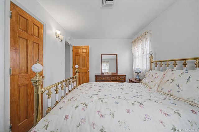 6 Adams Court, Monroe, NY 10950