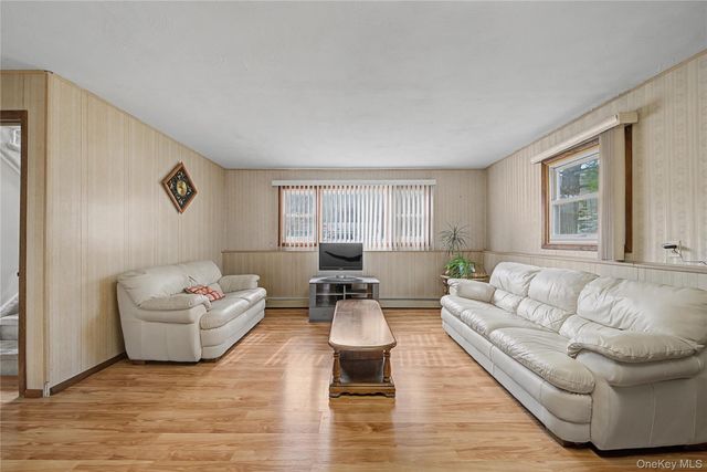 6 Adams Court, Monroe, NY 10950