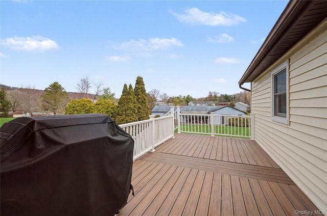 6 Adams Court, Monroe, NY 10950