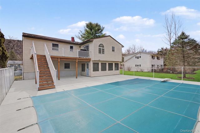 6 Adams Court, Monroe, NY 10950